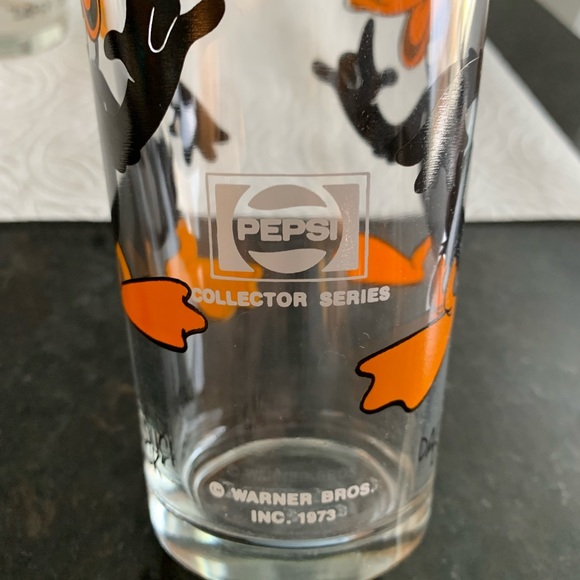 1973 Daffy Duck collector drinking glasses- set of three - Picture 3 of 8